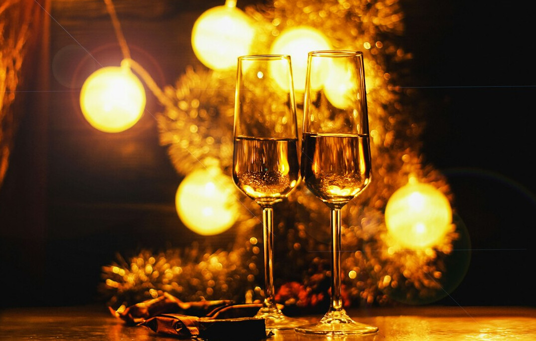 Elegant party with glasses and golden lights